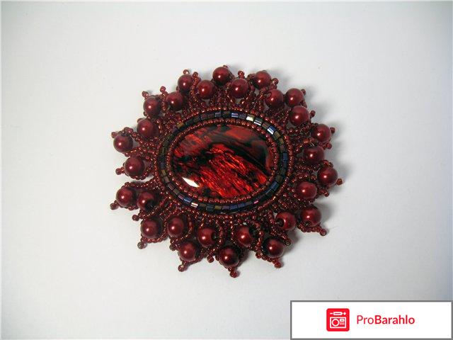 Красная брошь 