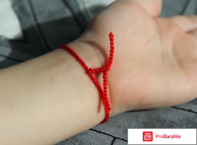 Красная нить на запястье на желание 